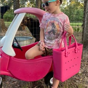 Pretty Bright Pink Journey Bag, great quality